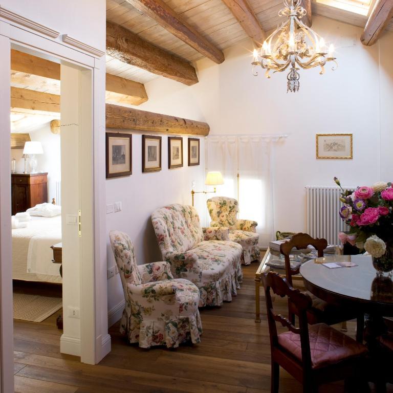 ראבנה M Club De Luxe B&B חדר תמונה