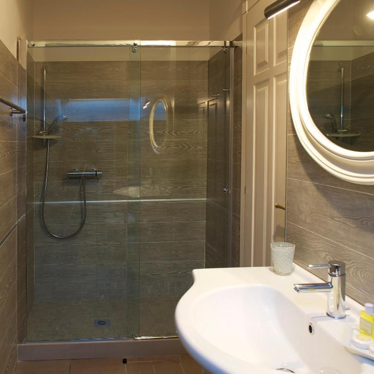 ראבנה M Club De Luxe B&B חדר תמונה