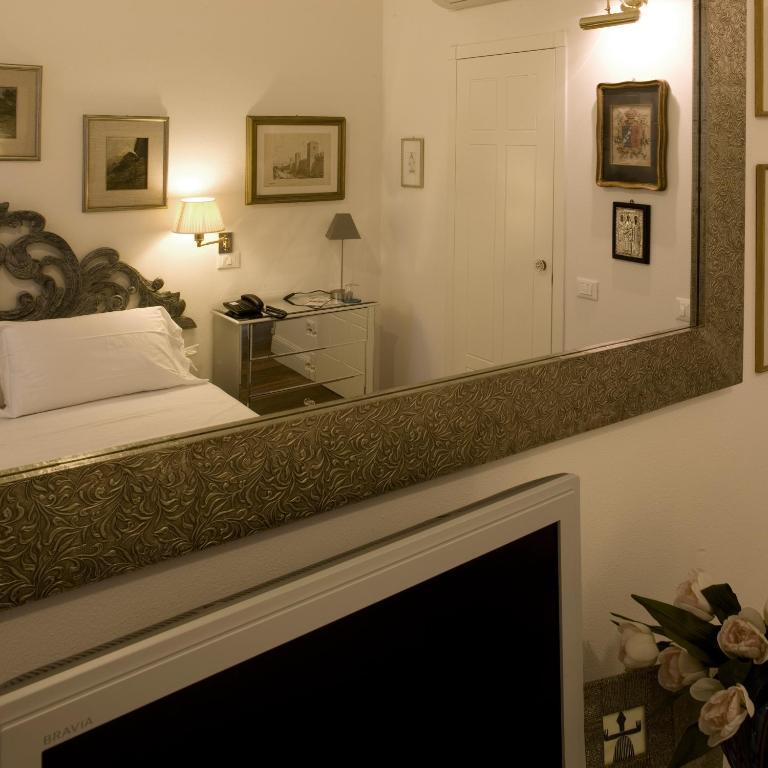 ראבנה M Club De Luxe B&B חדר תמונה